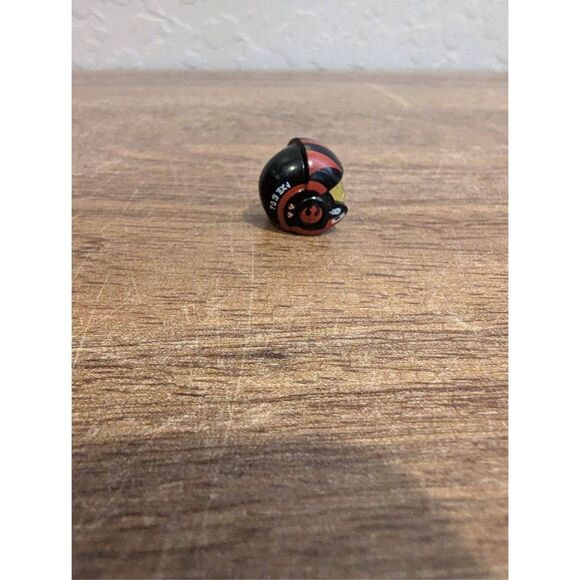 LEGO - Minifig, Helmet Rebel Pilot Raised Front & Microphone - Yellow Visor - Picture 1 of 4